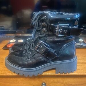 Patent leather platform ankle boots size 6